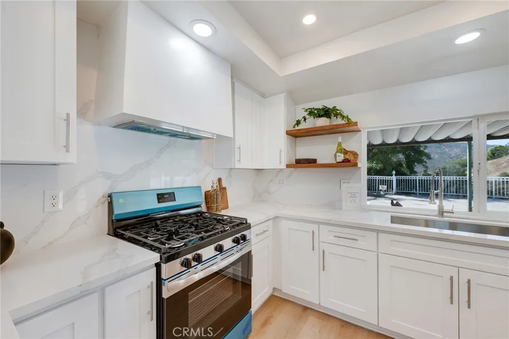 9257 La Shell Drive Tujunga, CA 91042