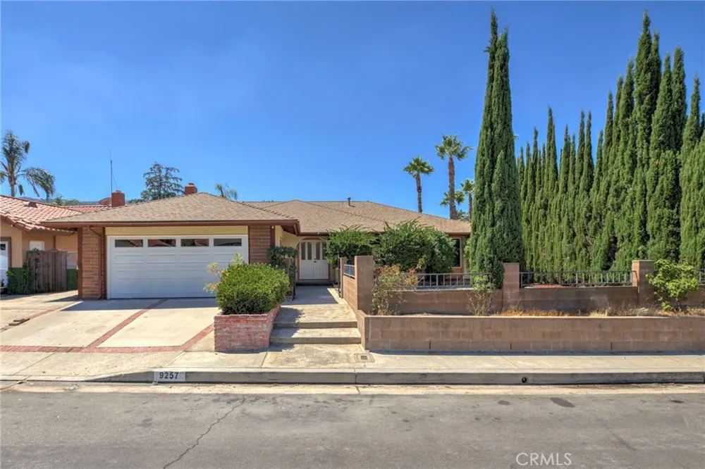 9257 La Shell Drive Tujunga, CA 91042