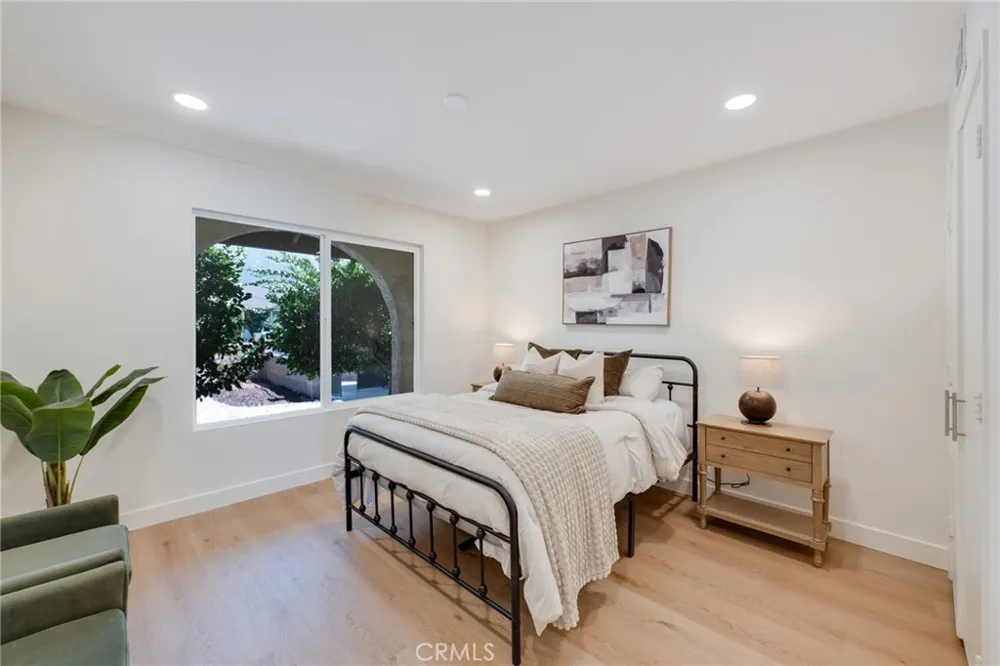 9257 La Shell Drive Tujunga, CA 91042
