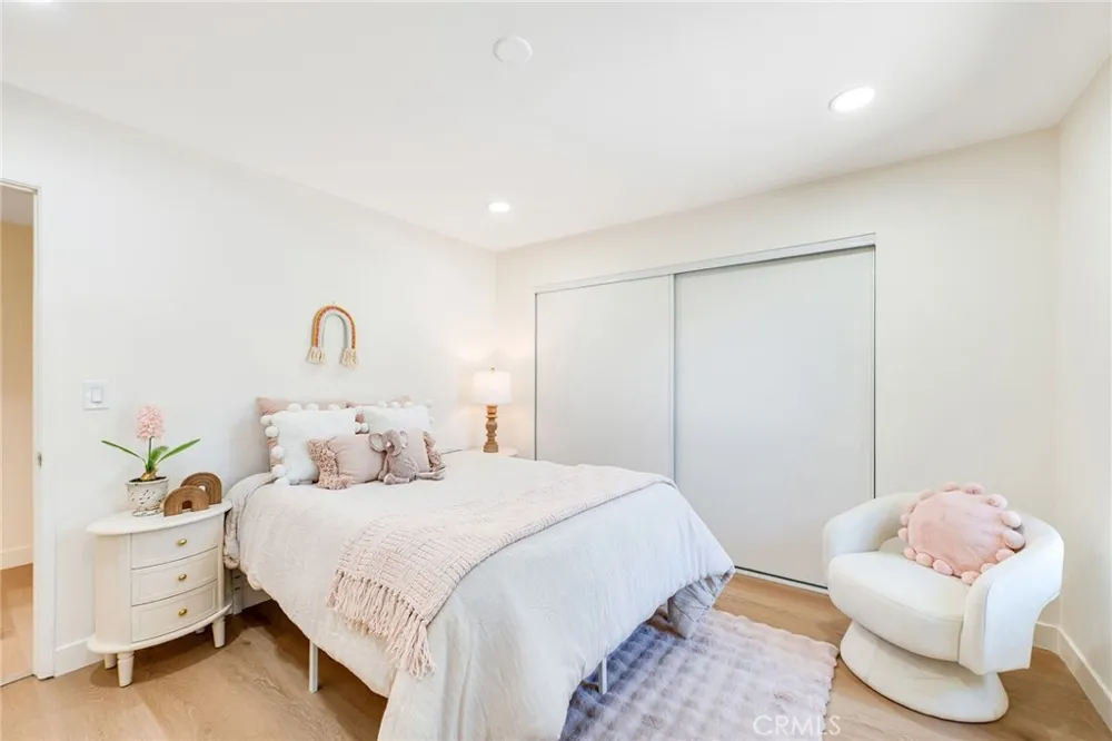 9257 La Shell Drive Tujunga, CA 91042