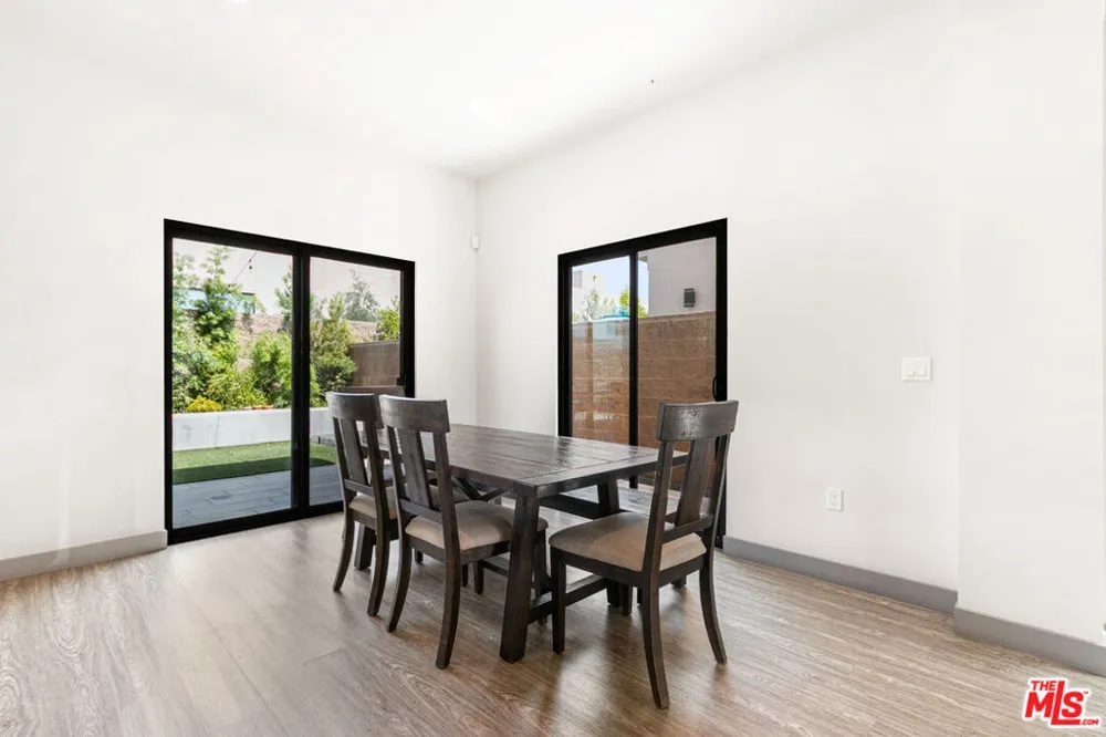 18723 Redwing Street Tarzana, CA 91356