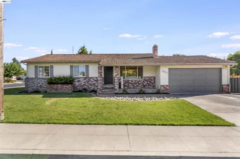 3993 Santa Clara Way