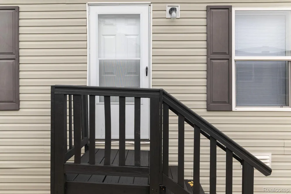 16173 Charlemagne Avenue Clinton Charter Township, MI 48038