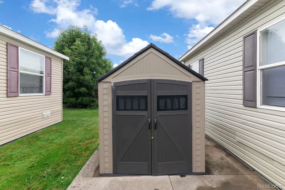16173 Charlemagne Avenue Clinton Charter Township, MI 48038