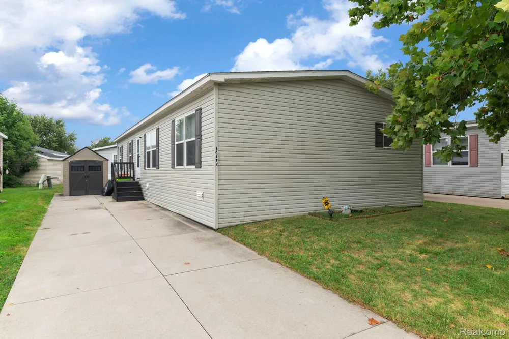 16173 Charlemagne Avenue Clinton Charter Township, MI 48038