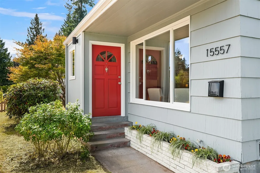 15557 10th Avenue NE Shoreline, WA 98155