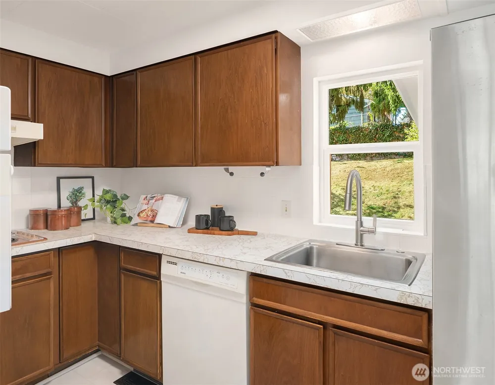 15557 10th Avenue NE Shoreline, WA 98155