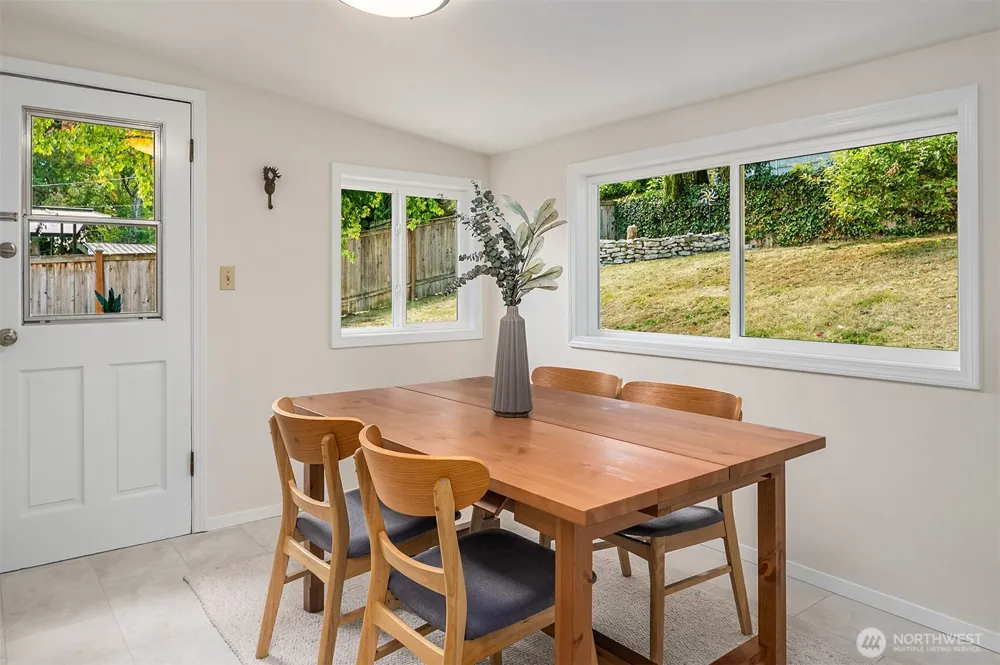 15557 10th Avenue NE Shoreline, WA 98155