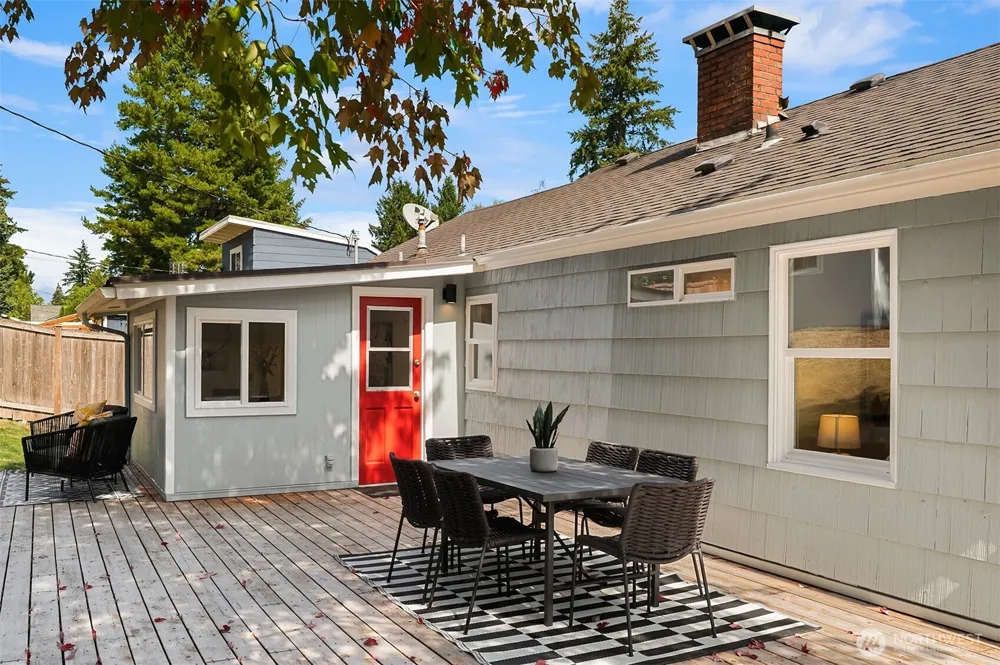 15557 10th Avenue NE Shoreline, WA 98155