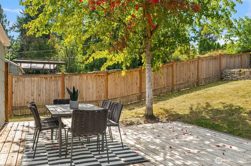 15557 10th Avenue NE Shoreline, WA 98155