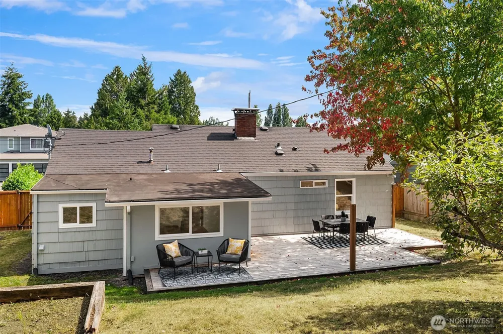 15557 10th Avenue NE Shoreline, WA 98155
