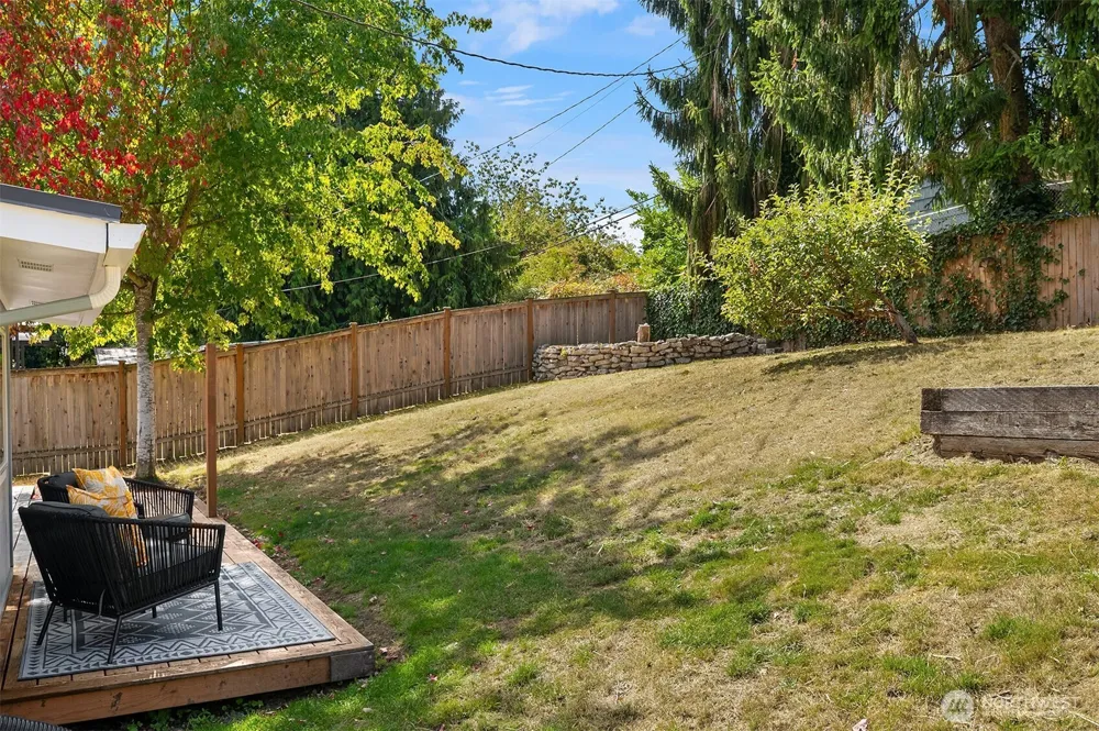 15557 10th Avenue NE Shoreline, WA 98155