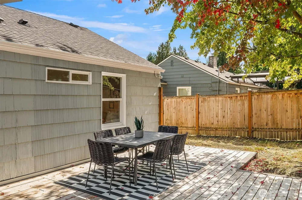 15557 10th Avenue NE Shoreline, WA 98155