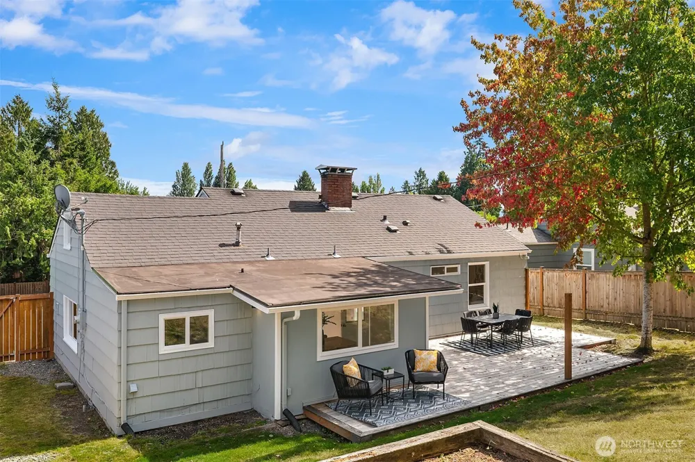 15557 10th Avenue NE Shoreline, WA 98155