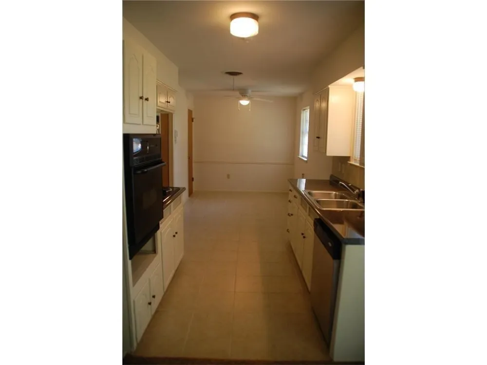 409 Wilshire Drive Euless, TX 76040