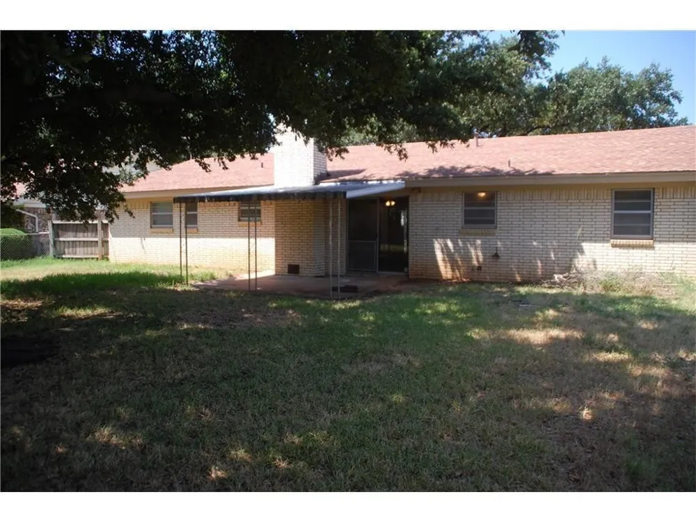 409 Wilshire Drive Euless, TX 76040