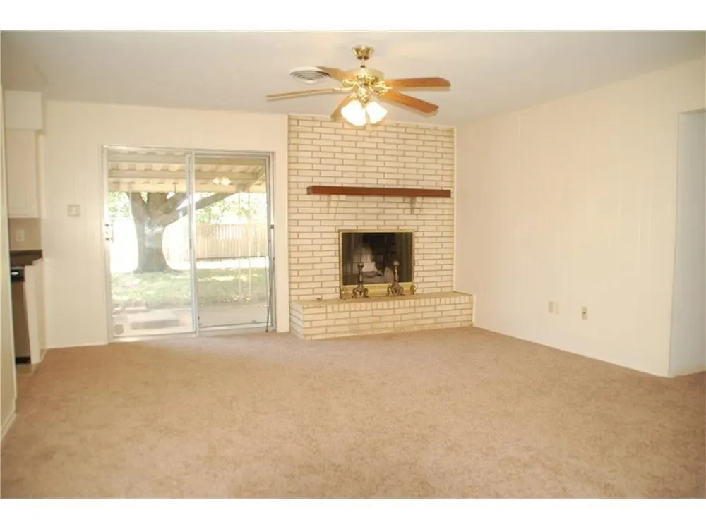 409 Wilshire Drive Euless, TX 76040