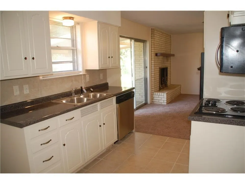 409 Wilshire Drive Euless, TX 76040