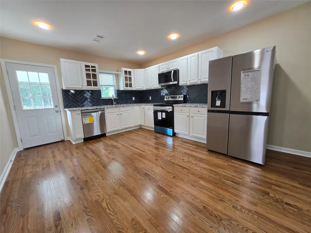 1342 County Road 5003 Cleveland, TX 77327