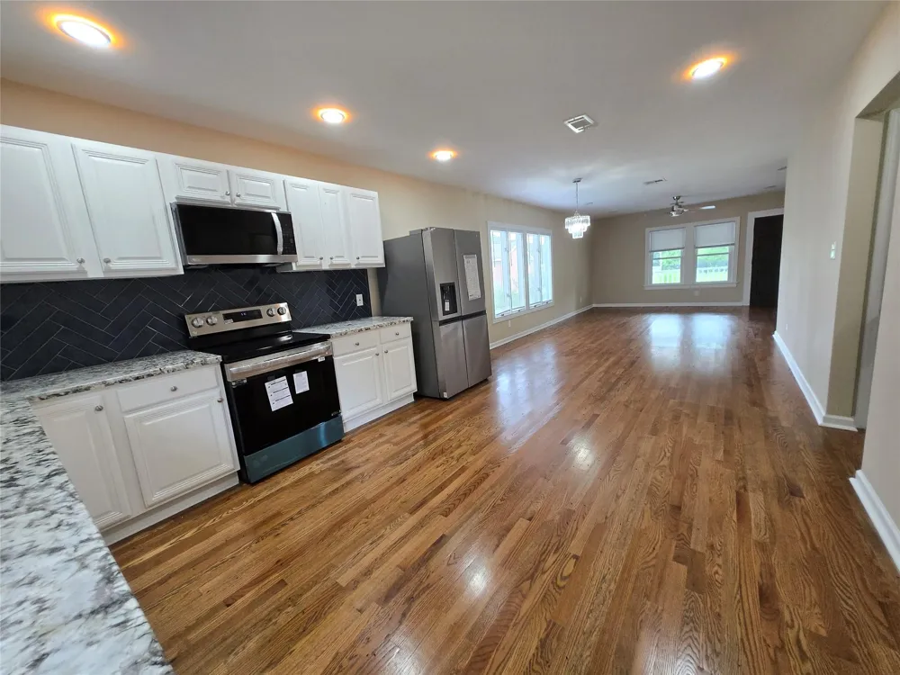 1342 County Road 5003 Cleveland, TX 77327