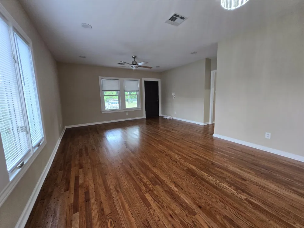 1342 County Road 5003 Cleveland, TX 77327