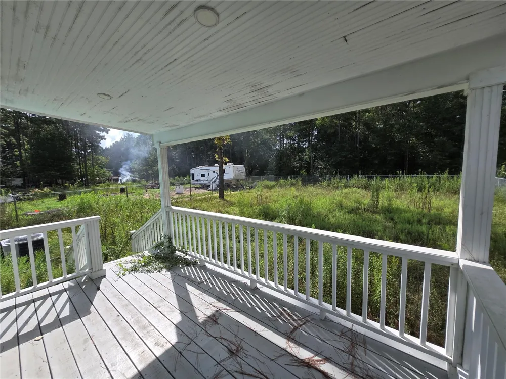 1342 County Road 5003 Cleveland, TX 77327