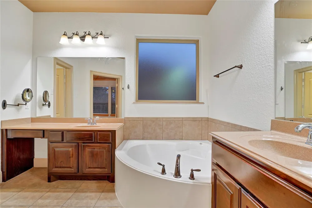 10 Tallgrass Way Spring, TX 77389