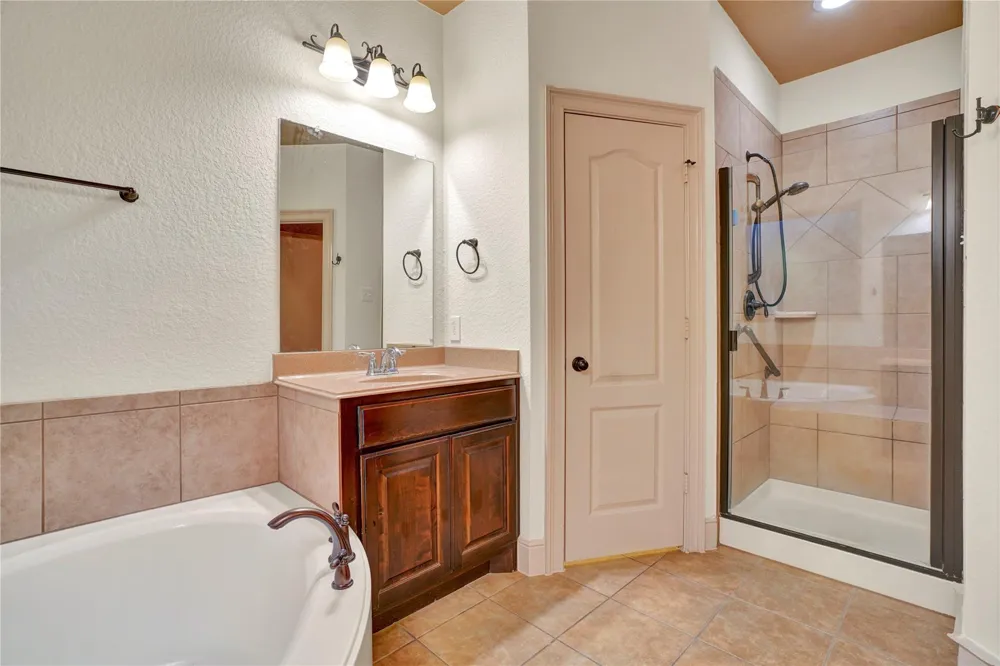 10 Tallgrass Way Spring, TX 77389