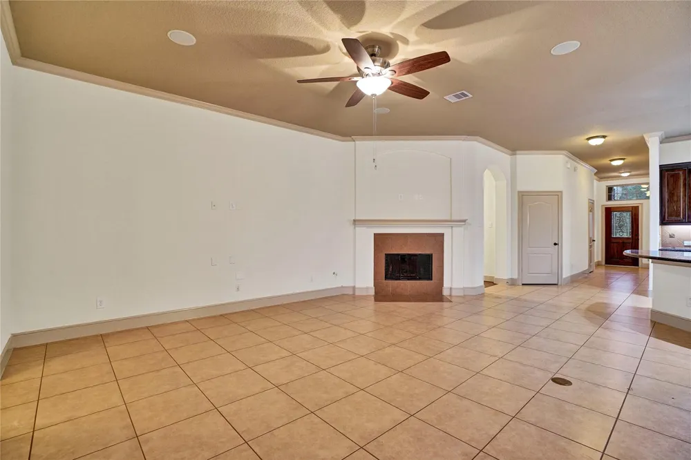 10 Tallgrass Way Spring, TX 77389