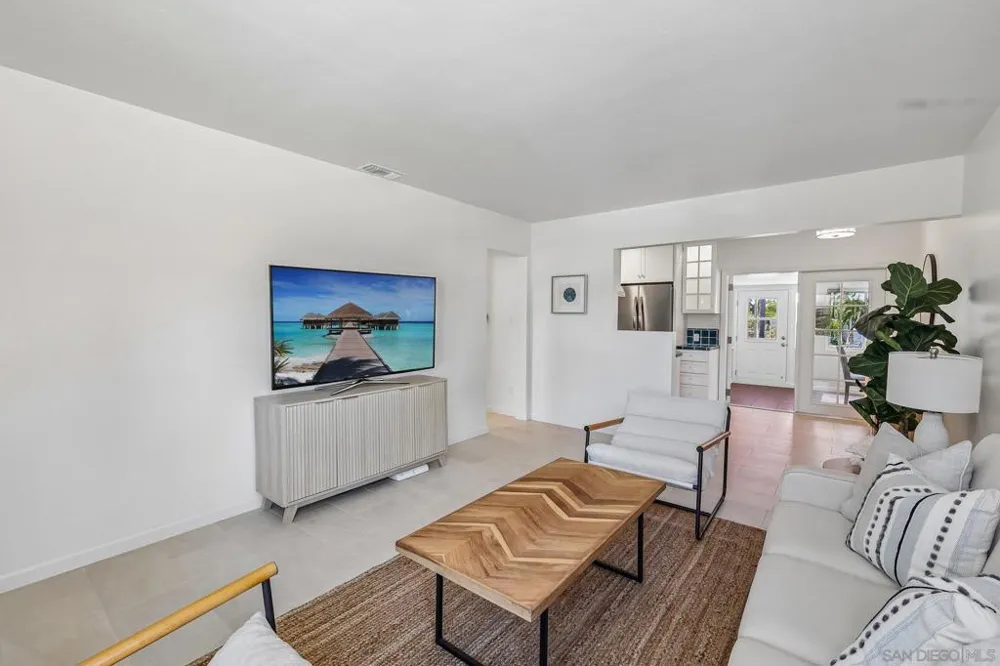 3762 Baker St San Diego, CA 92117