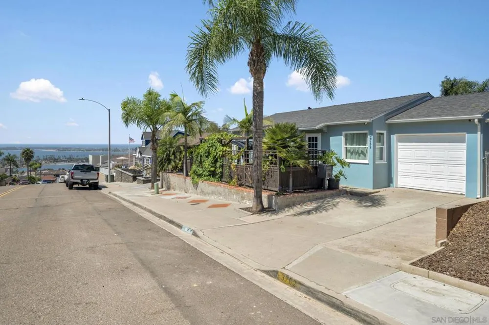 3762 Baker St San Diego, CA 92117
