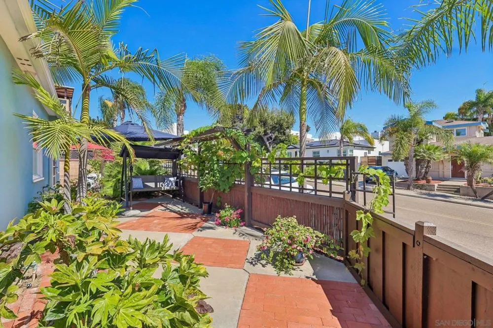 3762 Baker St San Diego, CA 92117