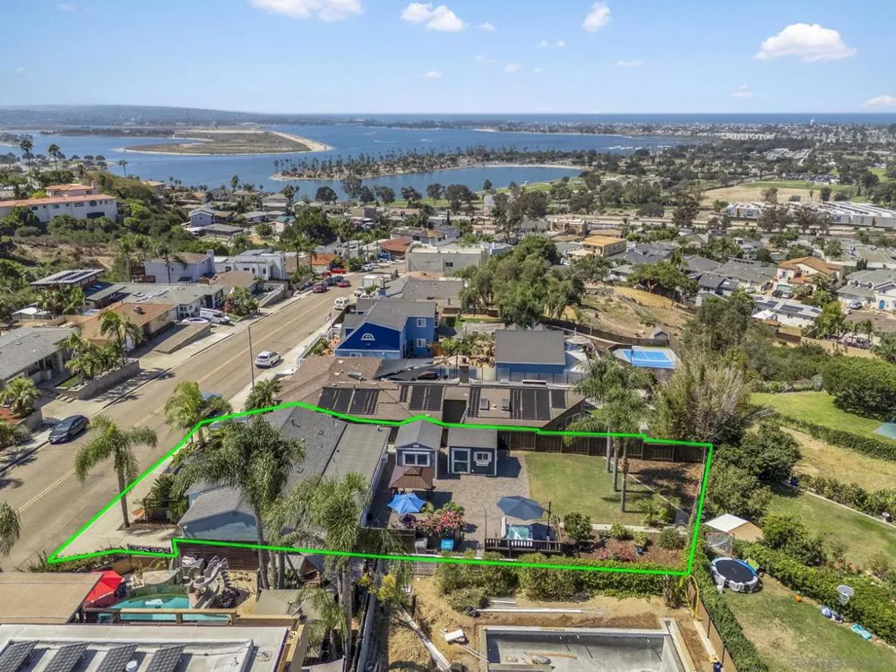 3762 Baker St San Diego, CA 92117