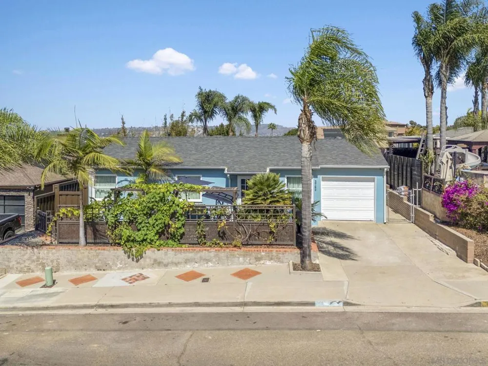 3762 Baker St San Diego, CA 92117