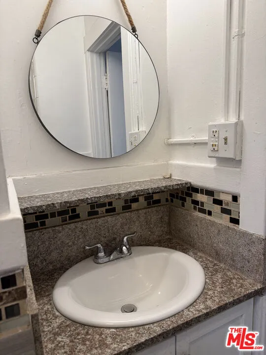 4125 S Figueroa Street #402 Los Angeles, CA 90037