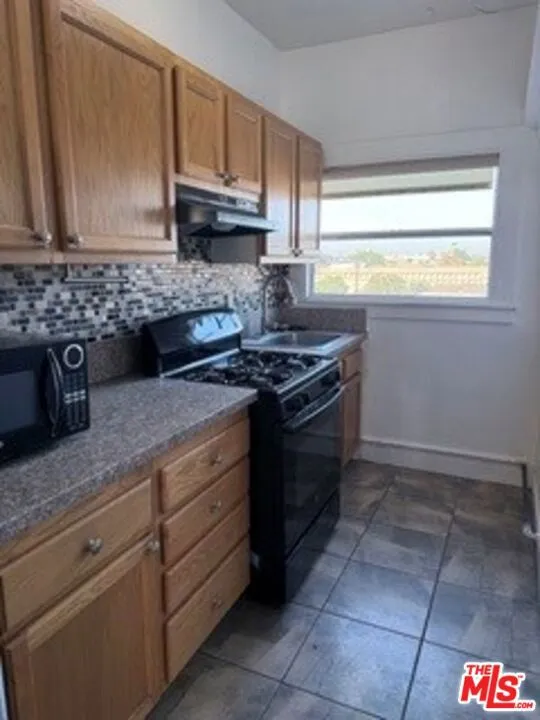 4125 S Figueroa Street #402 Los Angeles, CA 90037