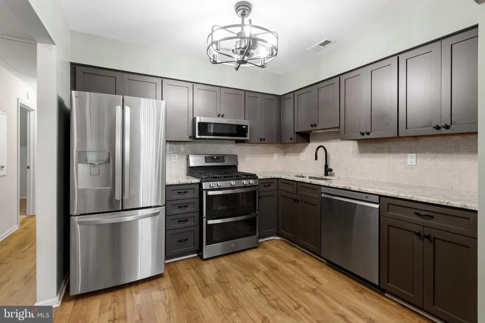 841 WESTFIELD DRIVE Cinnaminson, NJ 08077