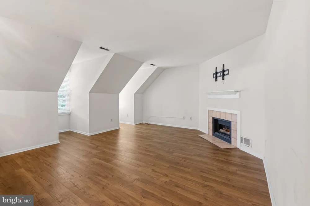 841 WESTFIELD DRIVE Cinnaminson, NJ 08077