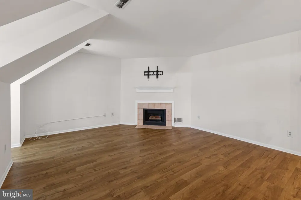 841 WESTFIELD DRIVE Cinnaminson, NJ 08077