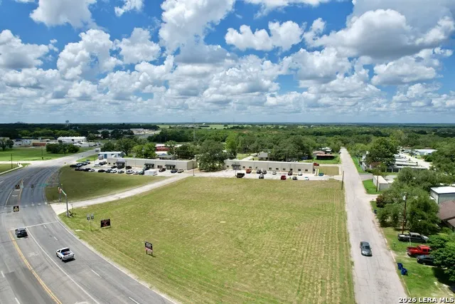 1030 BENSDALE RD #1 Pleasanton, TX 78064