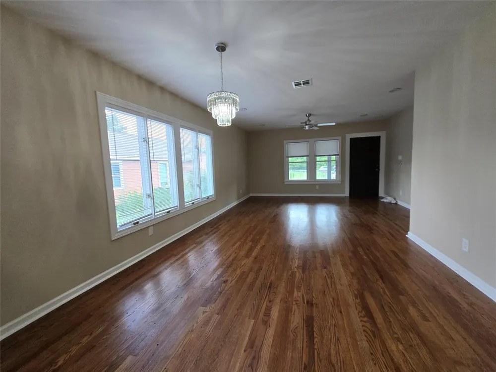 1342 County Road 5003 Cleveland, TX 77327