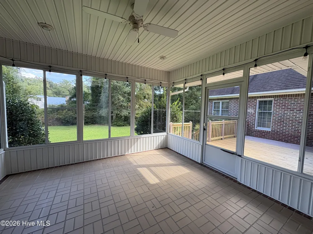 916 Dorset Way Trent Woods, NC 28562
