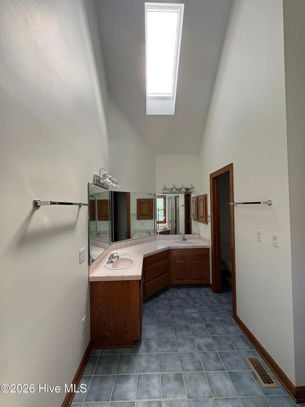 916 Dorset Way Trent Woods, NC 28562