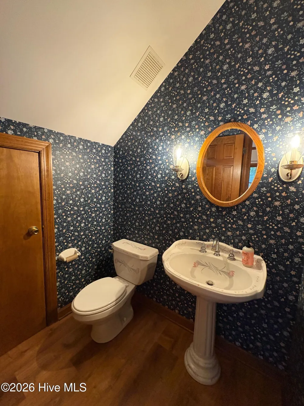 916 Dorset Way Trent Woods, NC 28562
