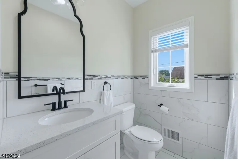 38 Center St Belleville, NJ 07109
