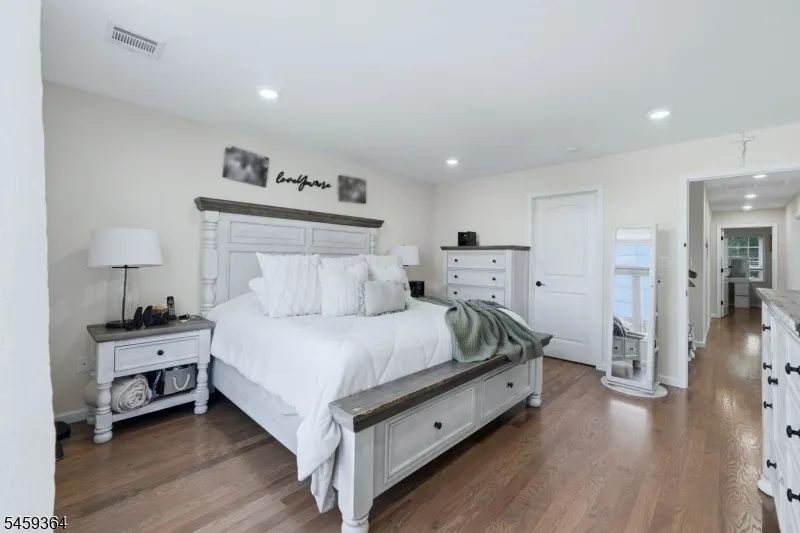 38 Center St Belleville, NJ 07109
