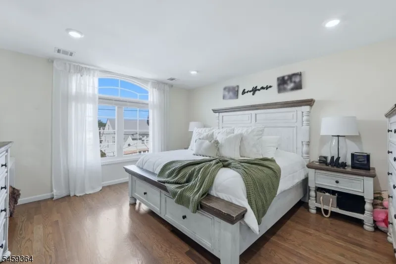 38 Center St Belleville, NJ 07109