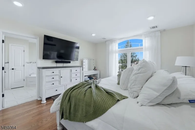 38 Center St Belleville, NJ 07109