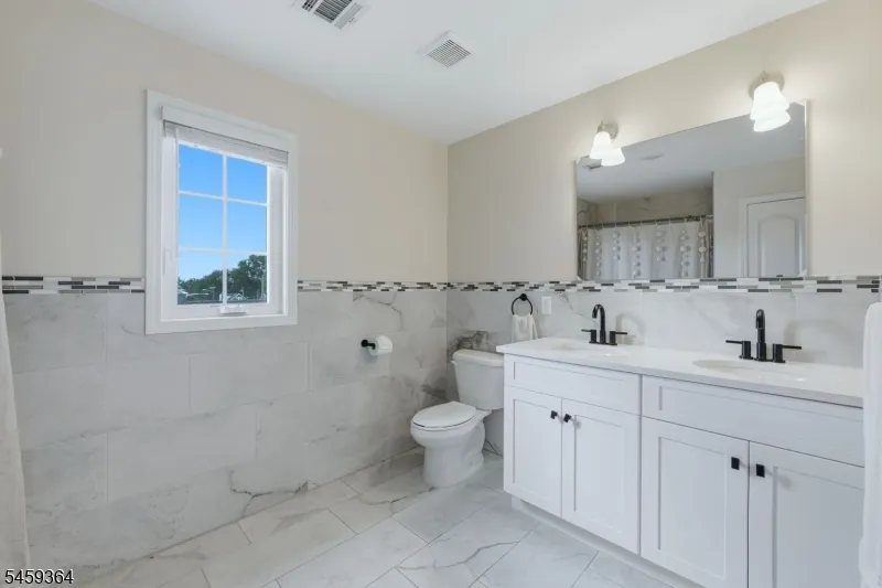 38 Center St Belleville, NJ 07109