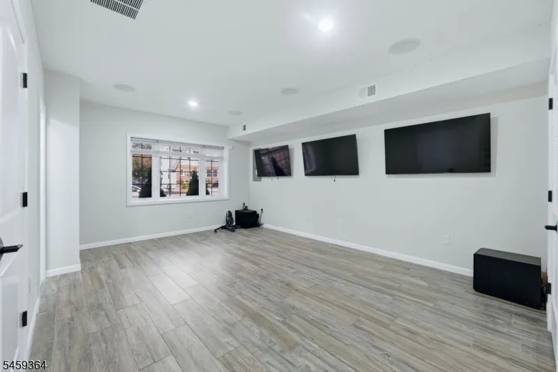 38 Center St Belleville, NJ 07109